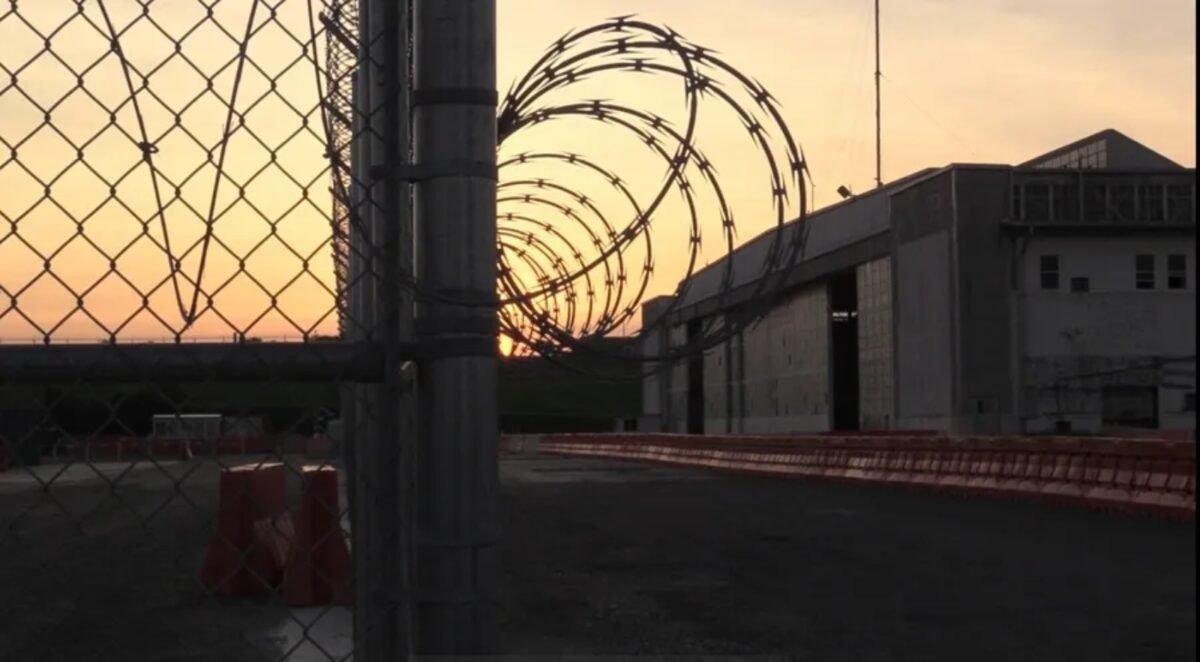 Cómo es Guantánamo, la base que Trump quiere usar para detener a migrantes indocumentados