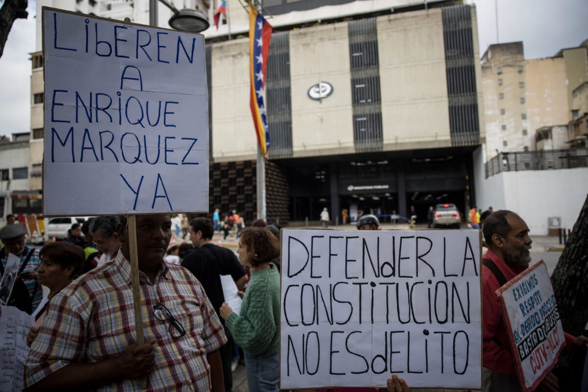 Familiares de presos políticos pidieron al Ministerio Público cerrar los procesos penales 