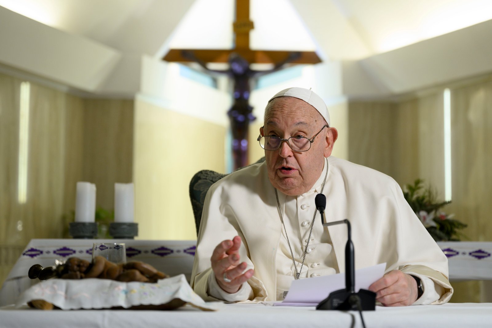 El papa Francisco rezó el Ángelus desde su residencia: "Lamento no estar con ustedes"
