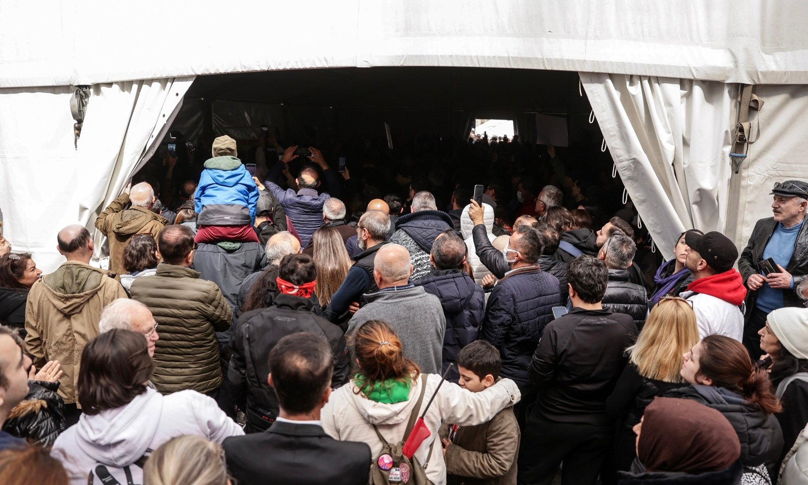 En imágenes: la masiva ola de protestas en Turquía que se desató tras el arresto de un alcalde opositor