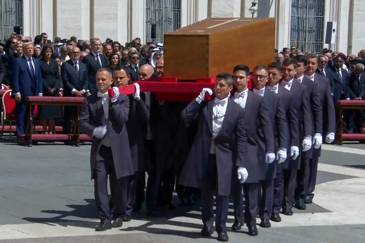 #TeExplicamosElDía | Sábado 26 de abril El funeral de Francisco, entre la emoción del adiós y el rencuentro de Trump con Europa