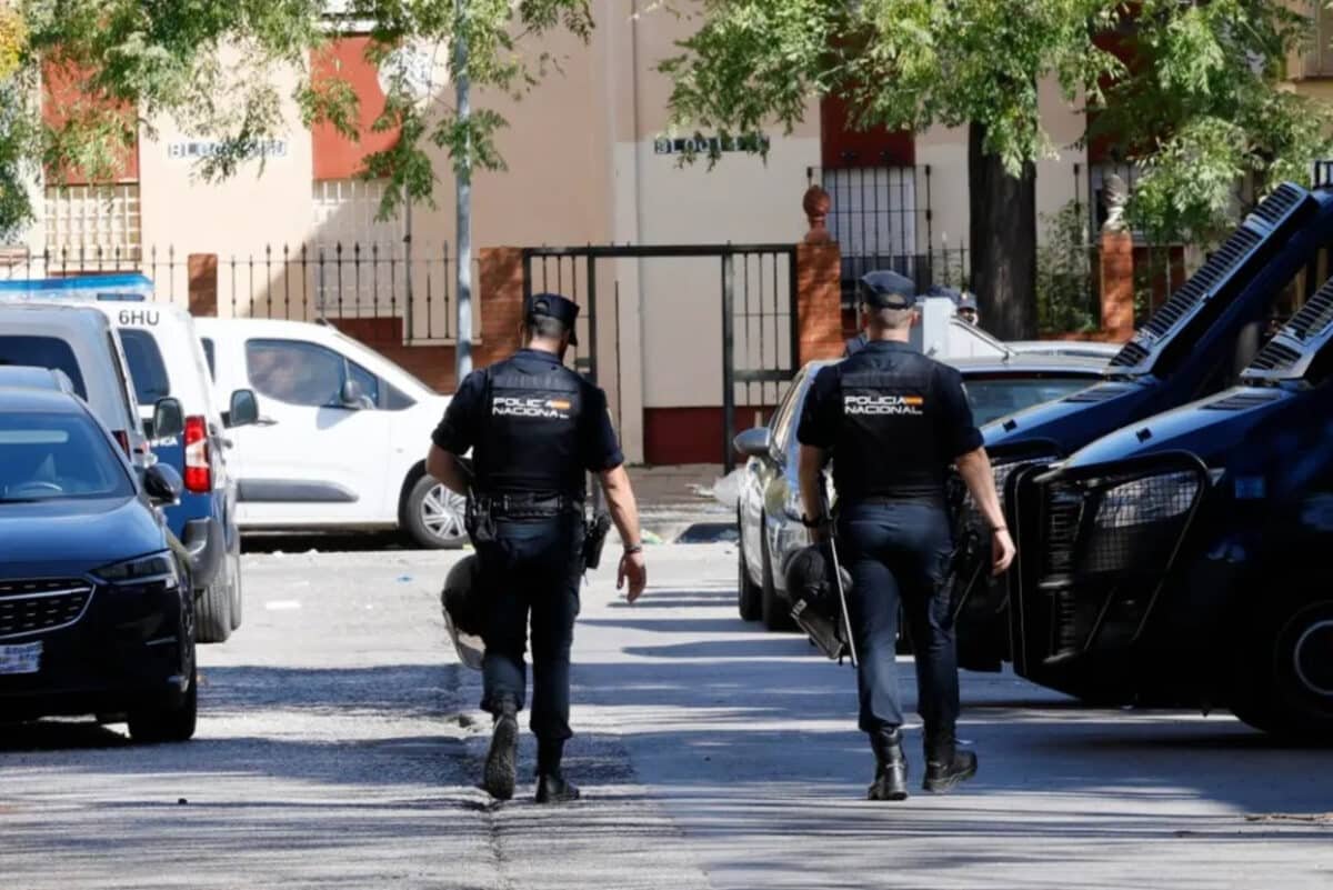 Detuvieron a miembros de red en España que estafaba a latinoamericanos con la promesa de jugar fútbol profesional